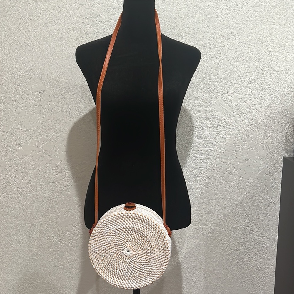 Round Handmade Rattan Bag - Picture 5 of 12